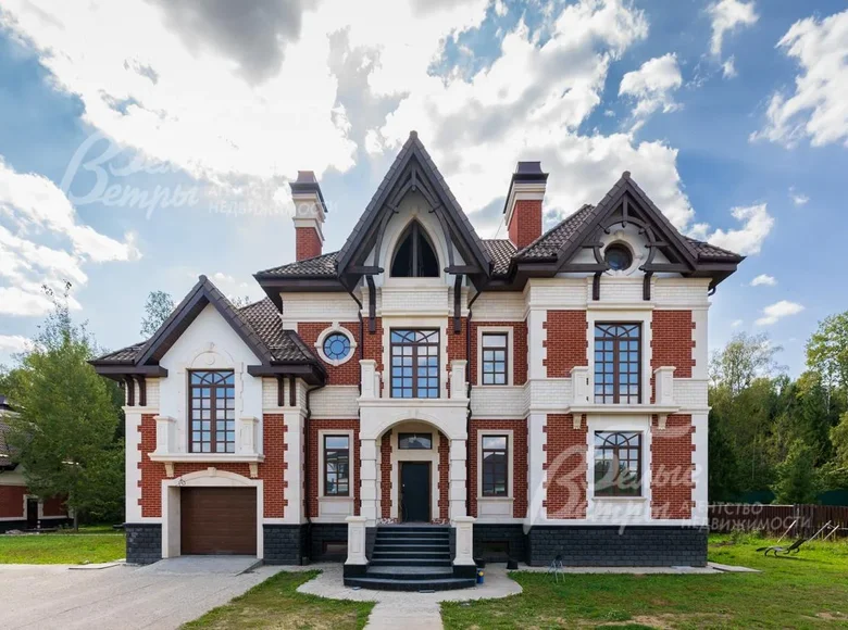 Casa 12 habitaciones 852 m² Naro Fominskij gorodskoj okrug, Rusia
