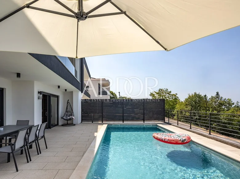 4 bedroom house 245 m² Kostrena, Croatia