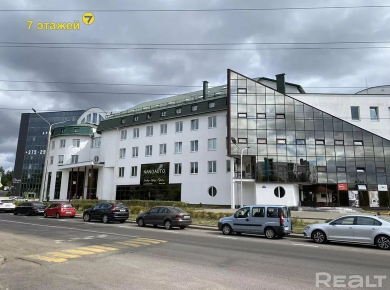 Propiedad comercial 698 m² en Minsk, Belarús