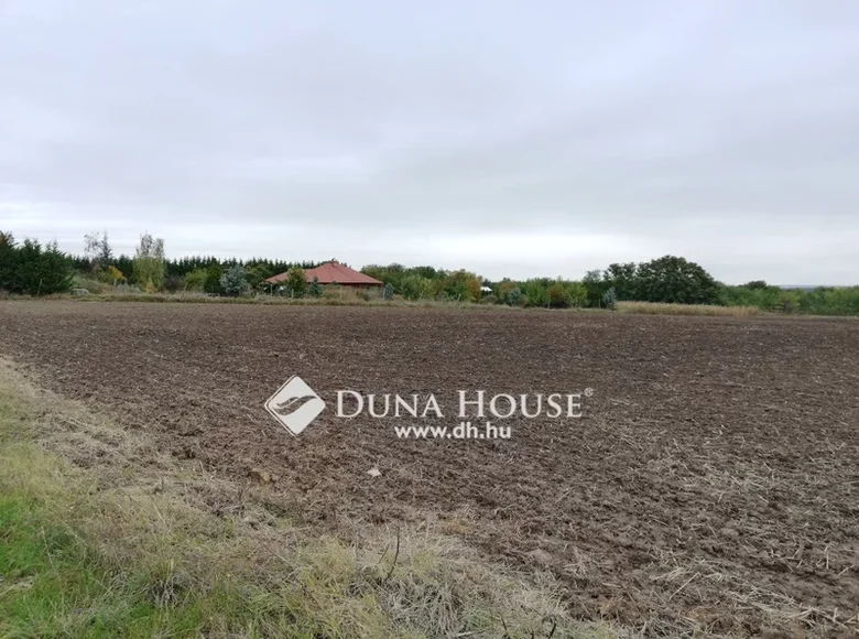Land 20 744 m² Urhida, Hungary