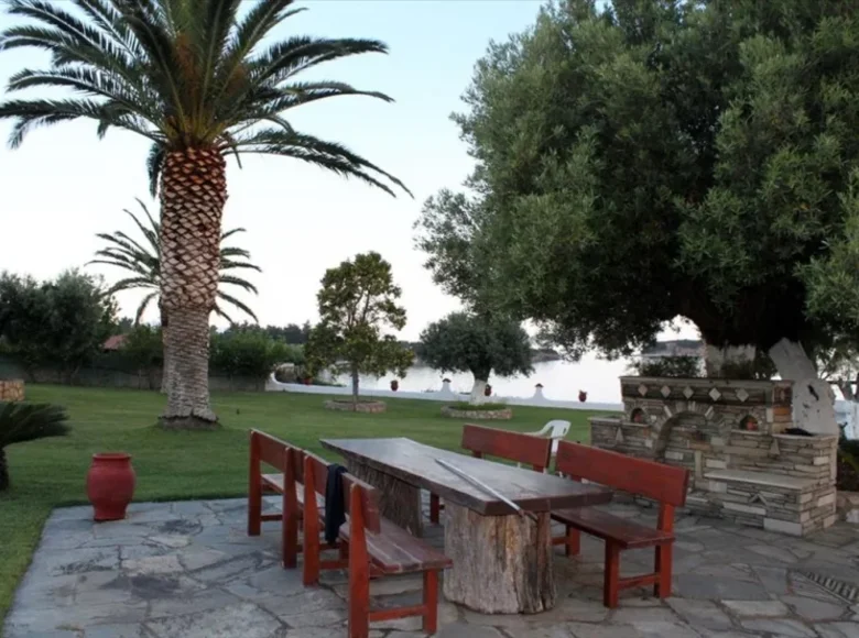 Villa 8 bedrooms 400 m² Nikiti, Greece