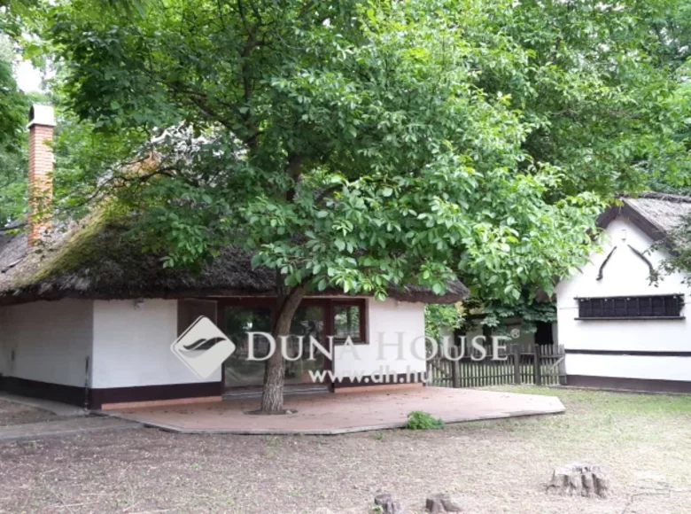 Cottage 2 000 m² in Bács-Kiskun, Hungary