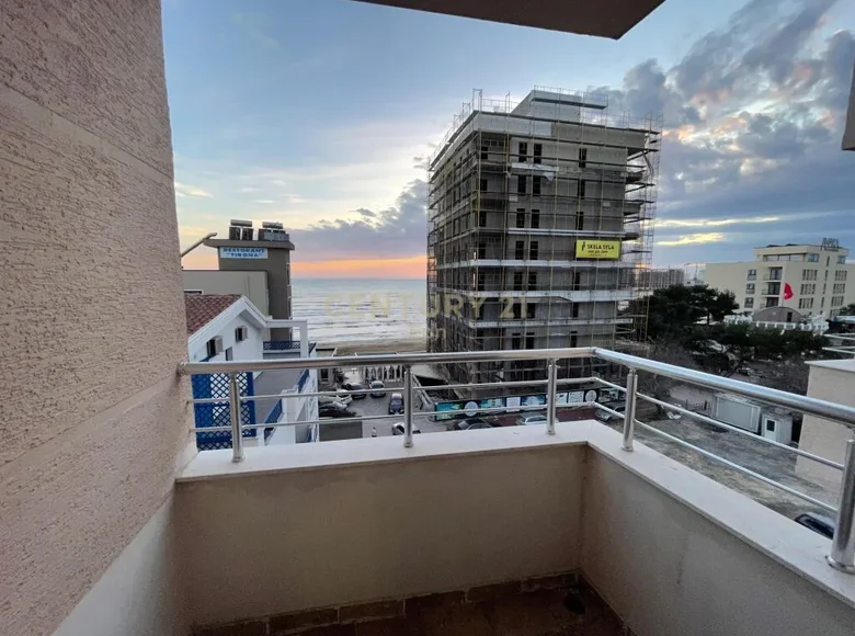 APPARTEMENT PRÈS DE LA PREMIÈRE STATION DE PLAGE AVEC VUE SUR MER!