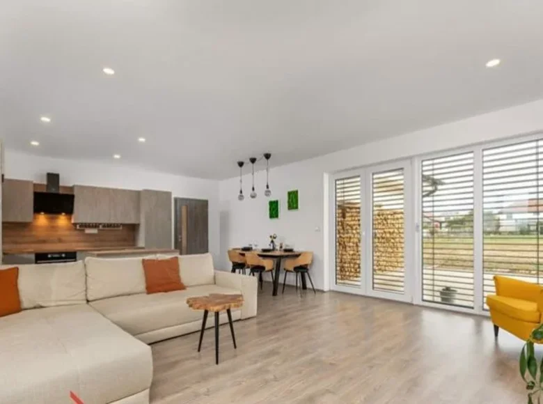 Mieszkanie 104 m² Sovinky, Czechy