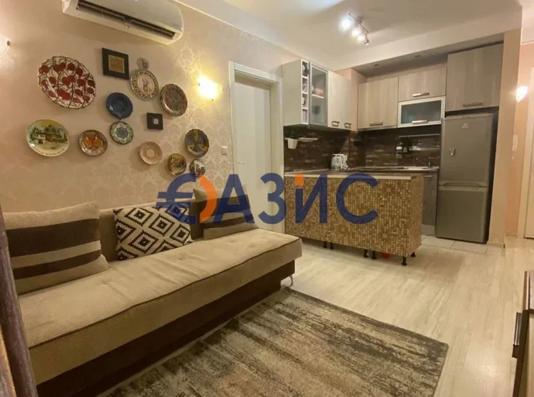 Mieszkanie 3 pokoi 70 m² Nesebyr, Bułgaria