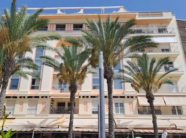 Mieszkanie 2 pokoi 87 m² Torrevieja, Hiszpania
