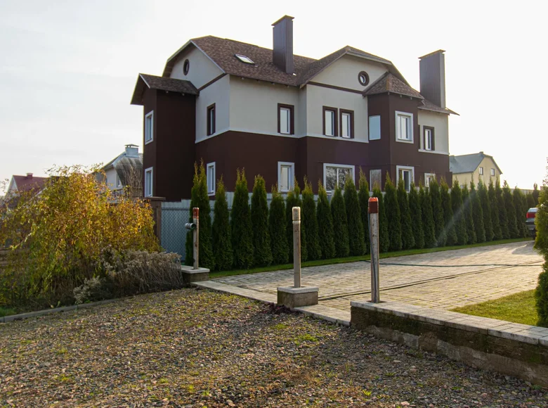 Cottage 700 m² Fanipal, Belarus