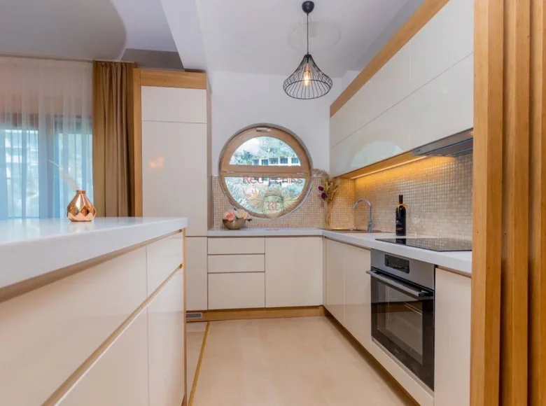 Mieszkanie 4 pokoi 107 m² Czarnogóra, Czarnogóra