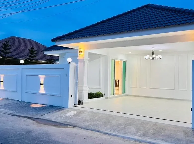 3 bedroom villa 270 m² Pong, Thailand