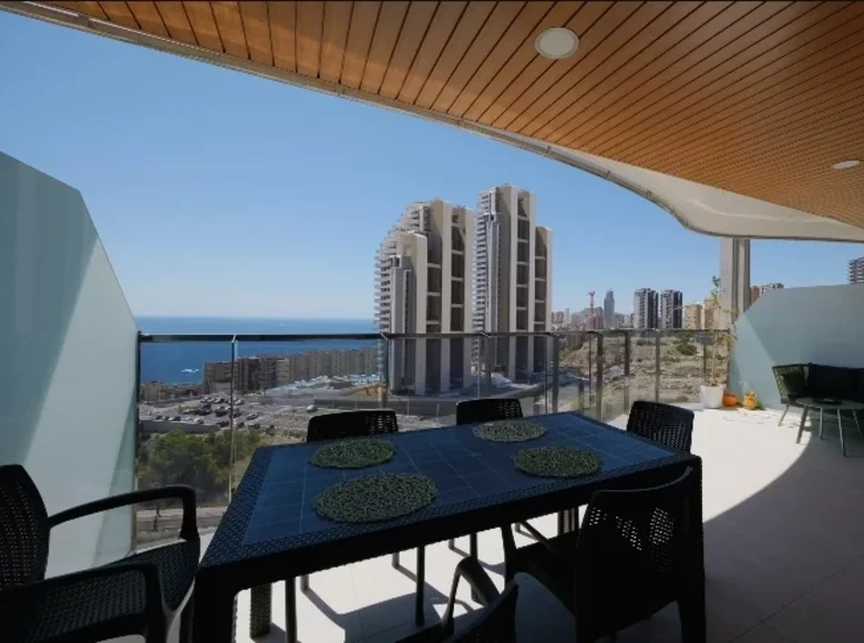 Mieszkanie 2 pokoi 105 m² Benidorm, Hiszpania