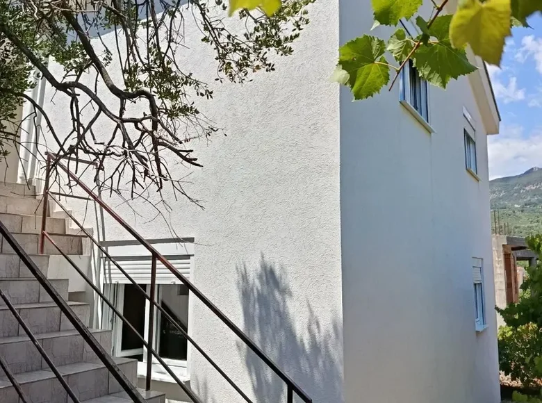 5 bedroom house 182 m² Pecurice, Montenegro