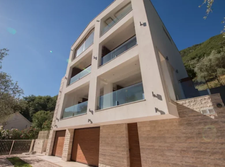 4 bedroom Villa 585 m² Stoliv, Montenegro