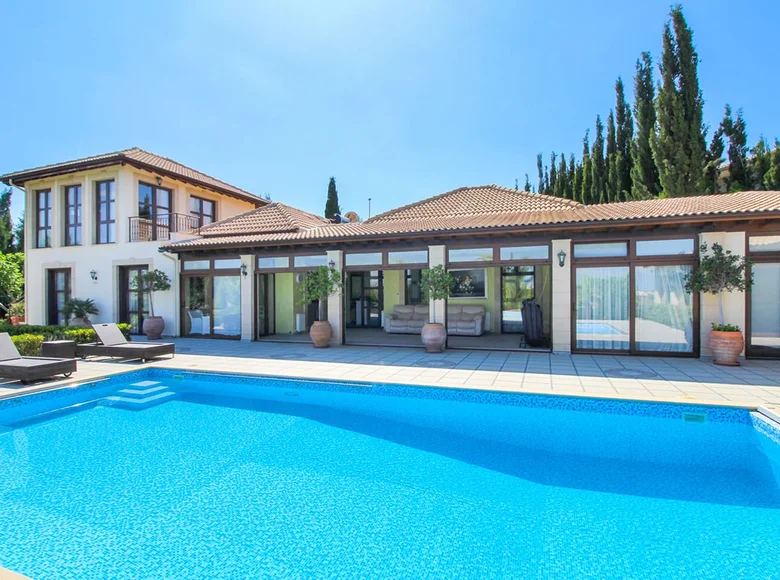 5 bedroom villa 325 m² Kamares, Cyprus