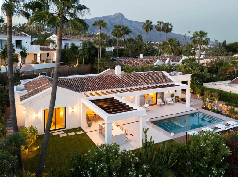 4-Schlafzimmer-Villa 241 m² San Pedro Alcantara, Spanien