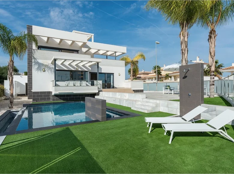 5-Schlafzimmer-Villa 476 m² Urbanizacion Dona Pepa, Spanien