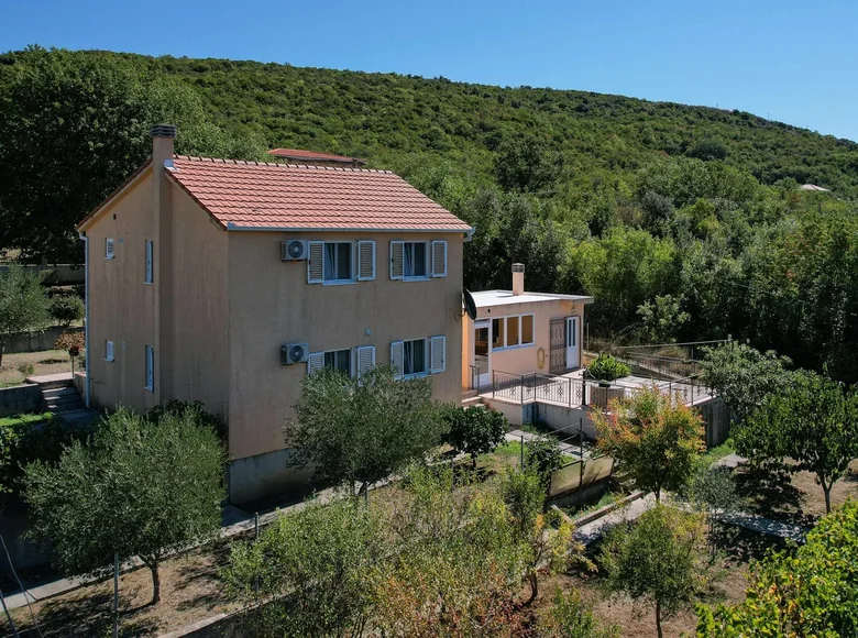 4 bedroom apartment 92 m² Kotor, Montenegro