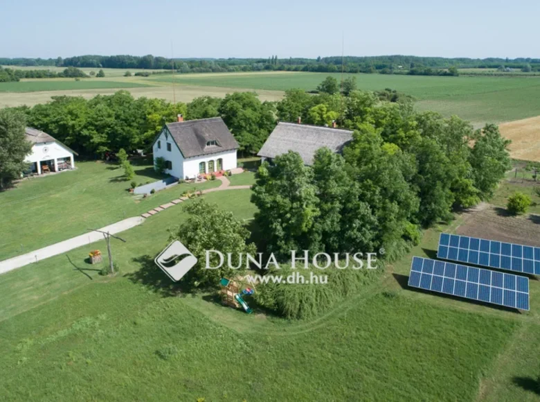 Cottage 425 m² Felsolajos, Hungary