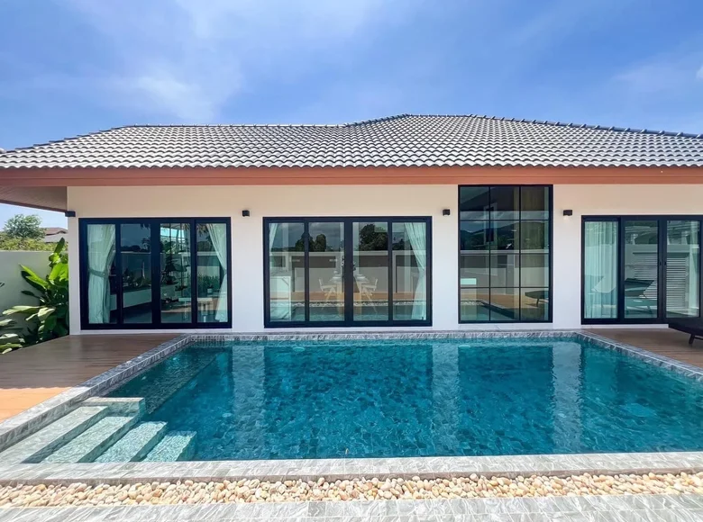 Villa de tres dormitorios 120 m² Rawai, Tailandia