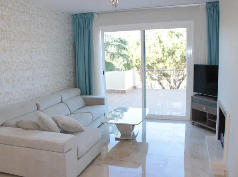 Mieszkanie 2 pokoi 120 m² Marbella, Hiszpania
