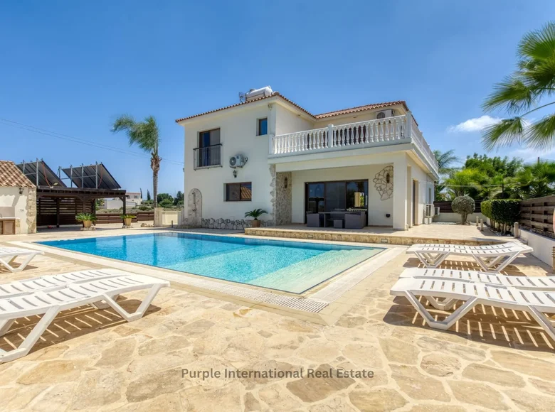 Villa de 4 dormitorios 281 m² Chipre, Chipre
