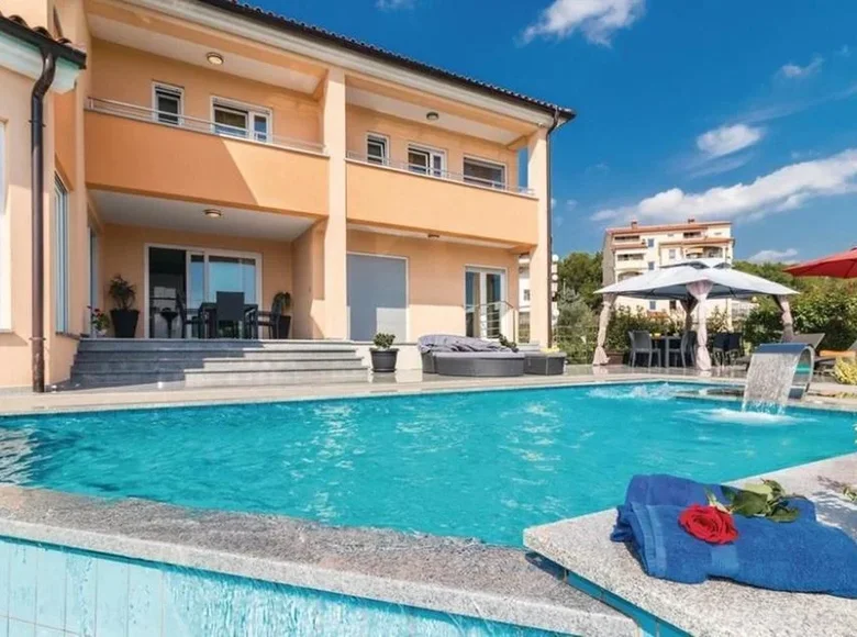 5 bedroom villa 460 m² Grad Pula, Croatia