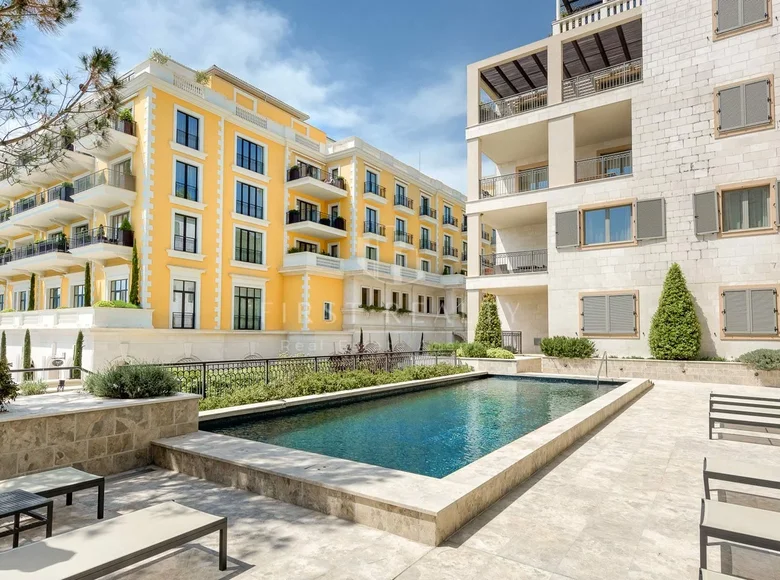 Квартира 2 комнаты 63 м² Тиват, Черногория