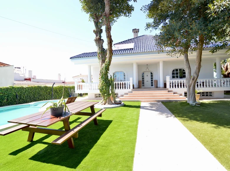 4 bedroom Villa 520 m² Torrevieja, Spain