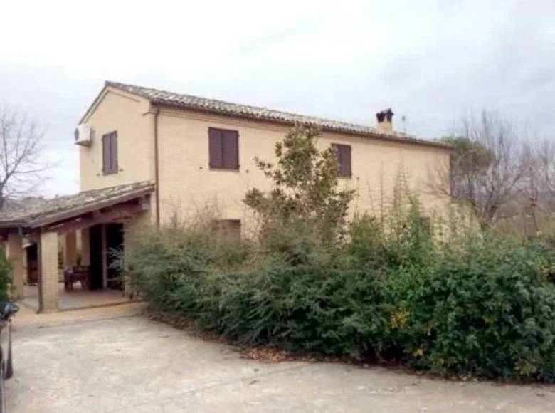 Dom 9 pokojów 200 m² Terni, Włochy