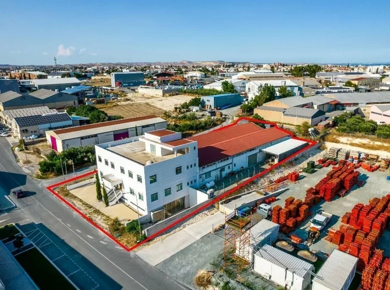 Entrepôt 1 846 m² à Aradíppou, Chypre