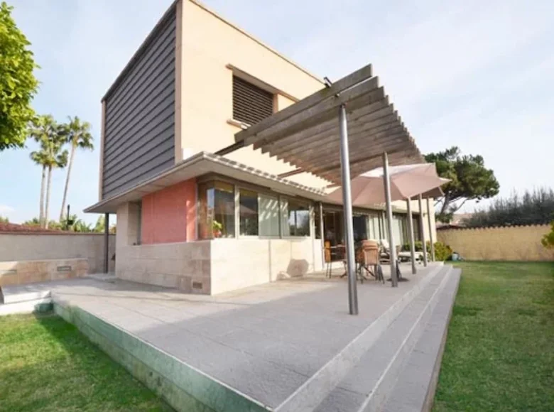 3-Schlafzimmer-Villa 275 m² Vilassar de Mar, Spanien