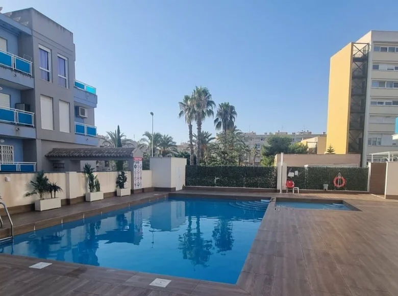 Mieszkanie 3 pokoi 63 m² Torrevieja, Hiszpania
