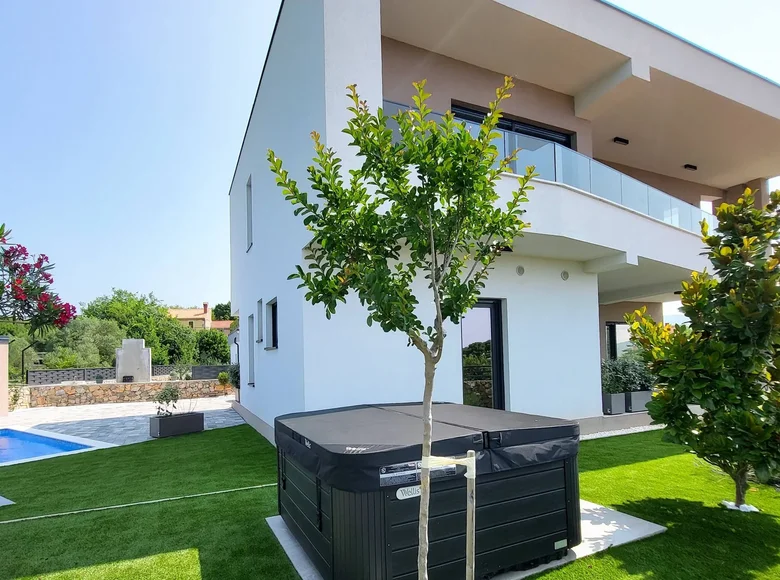 3 bedroom house 200 m² Kornic, Croatia