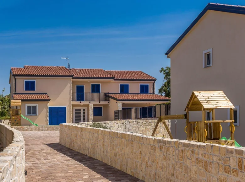 5 bedroom villa 323 m² Omisalj, Croatia