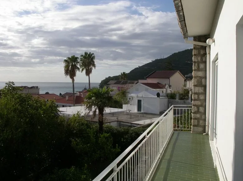 5 bedroom house 200 m² Petrovac, Montenegro