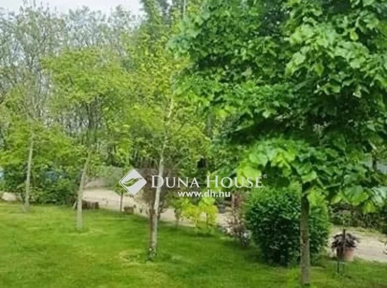 Land 93 300 m² Tok, Hungary