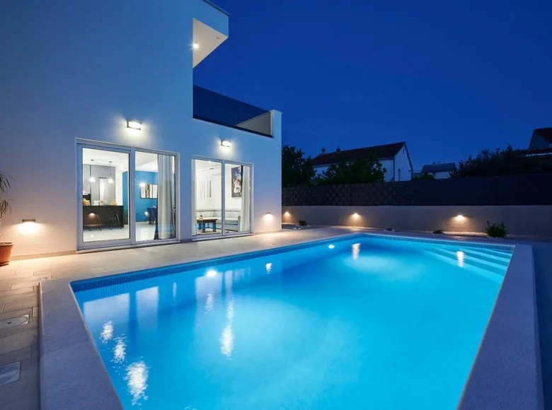 4 bedroom house 200 m² Grad Kastela, Croatia