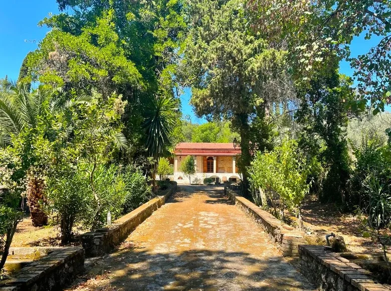 3 bedroom villa 340 m² Kompitsi, Greece