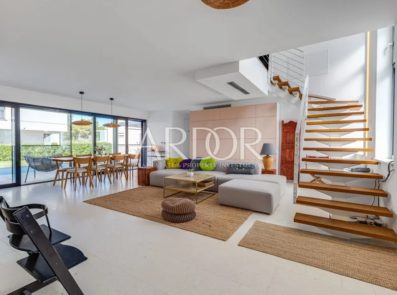 4 bedroom apartment 230 m² Kozino, Croatia