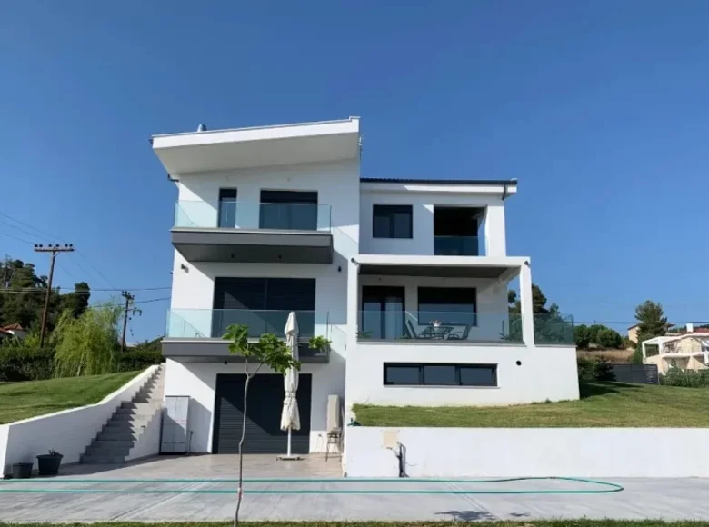 4 bedroom house 200 m² Nea Skioni, Greece