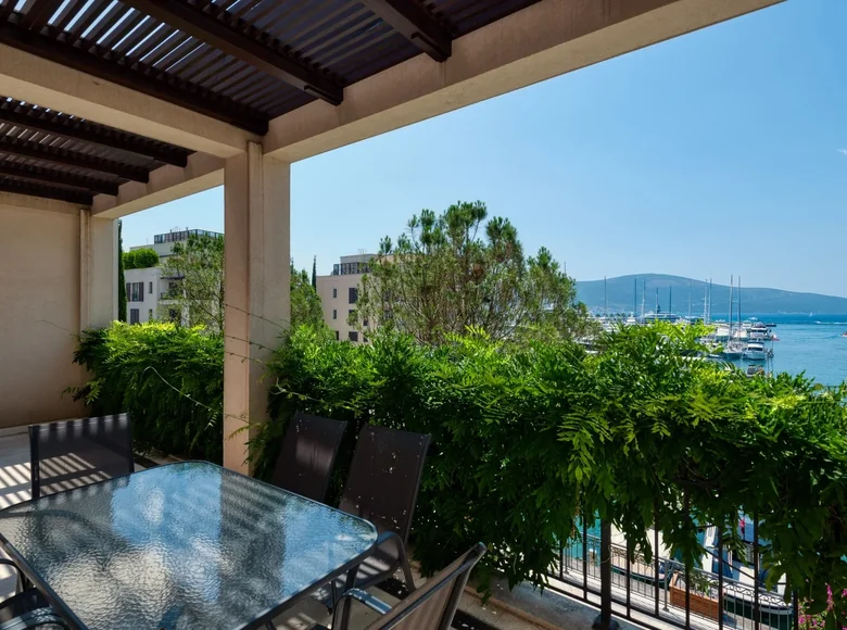 Mieszkanie 4 pokoi 138 m² Tivat, Czarnogóra