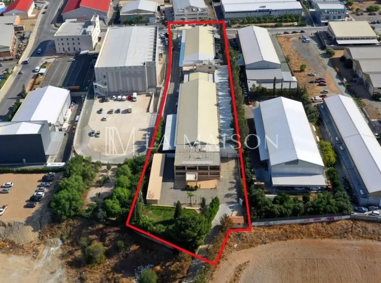 Warehouse 3 023 m² in Latsia, Cyprus