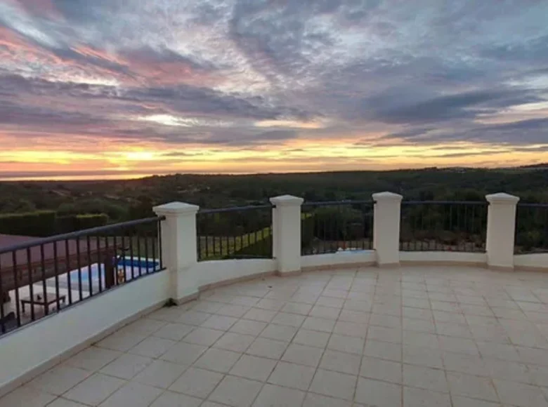 Apartamento 4 habitaciones  Torreguadiaro, Španjolska