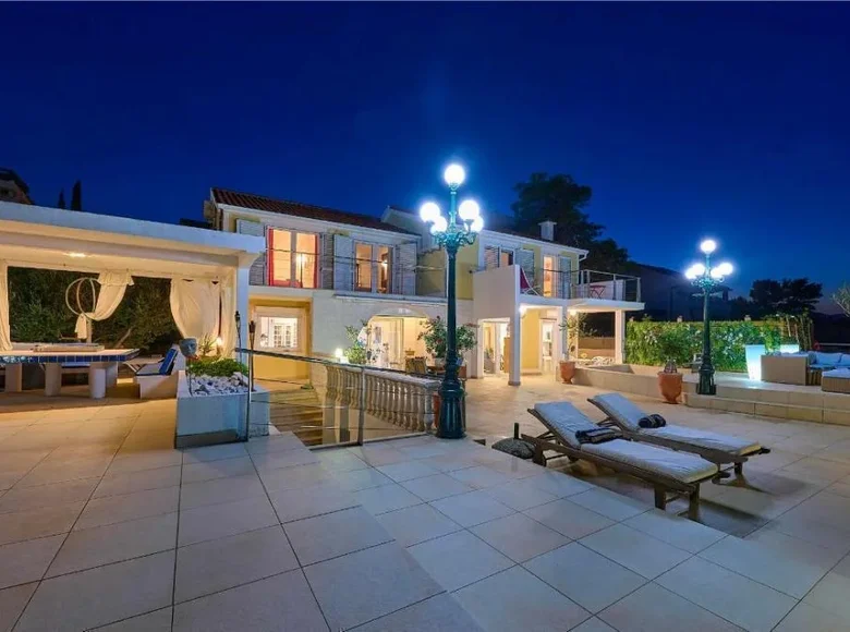 5 bedroom villa 304 m² Grad Trogir, Croatia