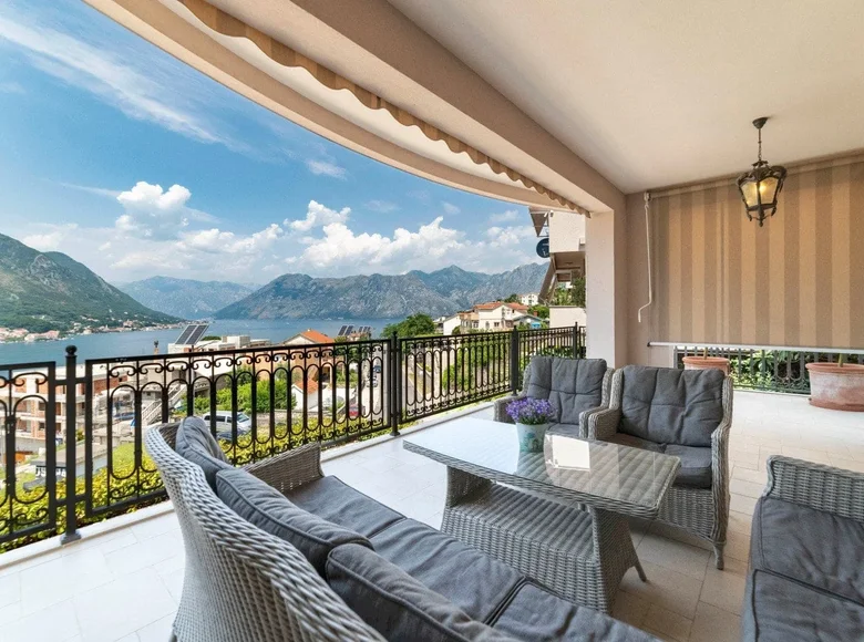 Квартира 4 комнаты 112 м² Доброта, Черногория