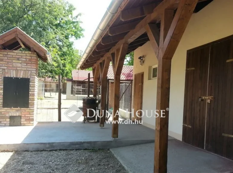Cottage 2 bathrooms 130 m² in Central Hungary, Hungary