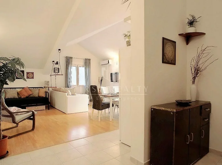 Квартира 3 комнаты 82 м² Дженовичи, Черногория
