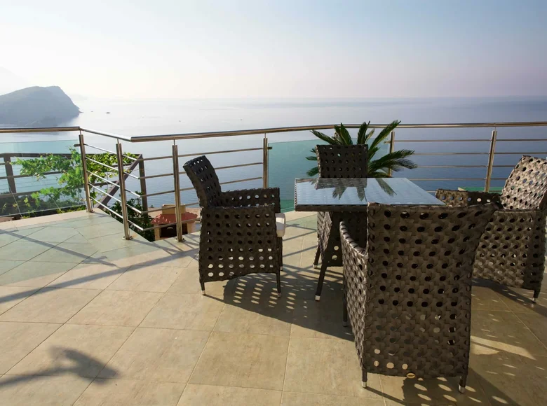 Casa 3 habitaciones 211 m² Budva, Montenegro