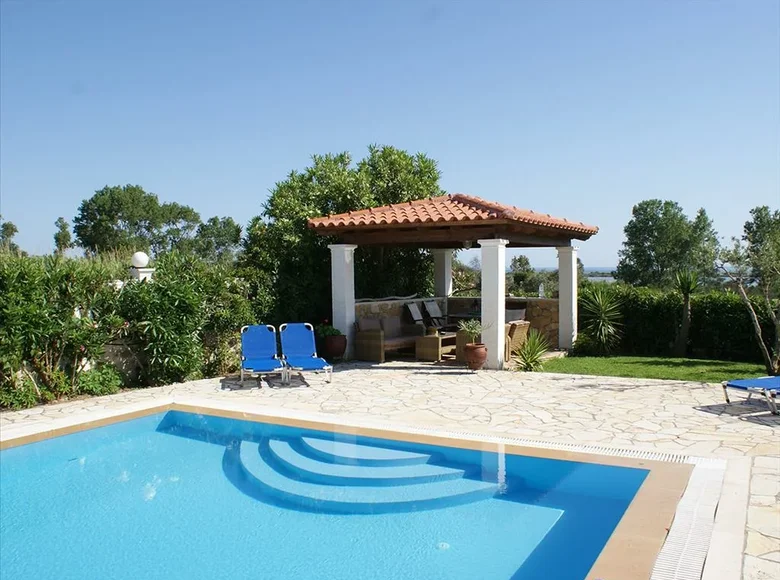 Villa de 1 habitación 250 m² Stroggili, Grecia