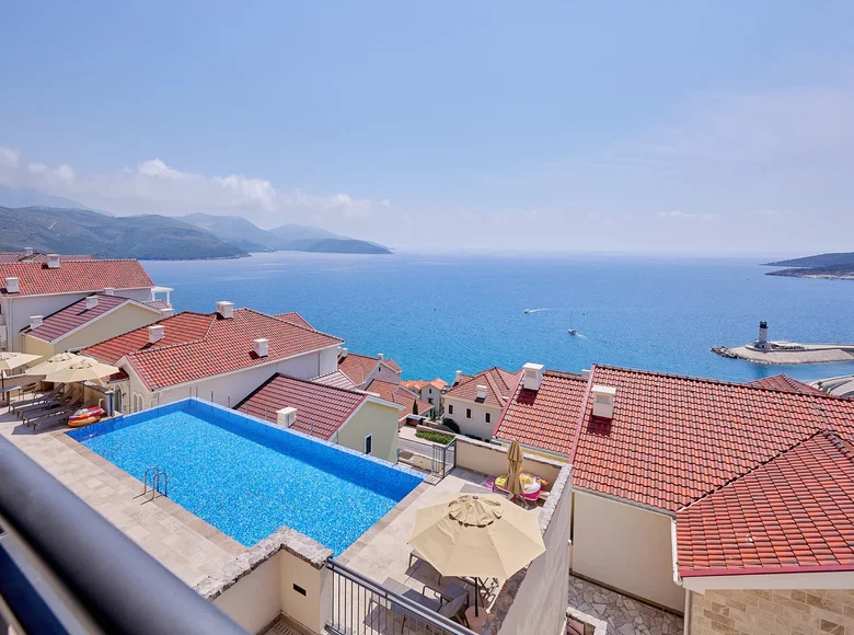 Apartamento 3 habitaciones 120 m² en Radovici, Montenegro