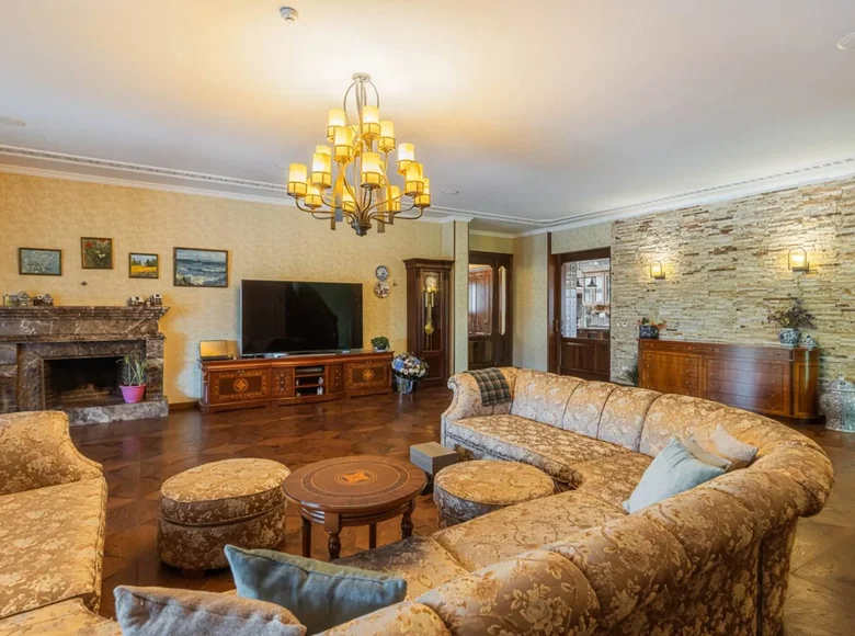 6 bedroom house 840 m² Germasogeia, Cyprus